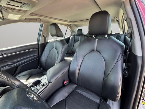 Used 2018 Toyota Camry XSE FWD image 19
