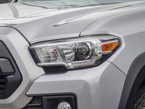 Used 2017 Toyota Tacoma TRD Off-Road w/ Tow Package image 8