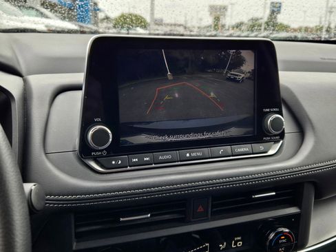 Used 2024 Nissan Rogue SV image 26