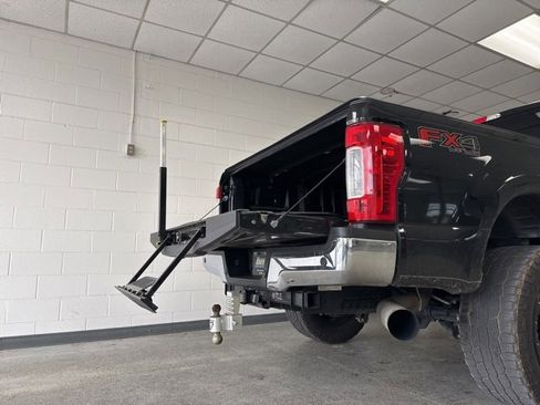 Used 2019 Ford F250 Lariat w/ Lariat Value Package image 6