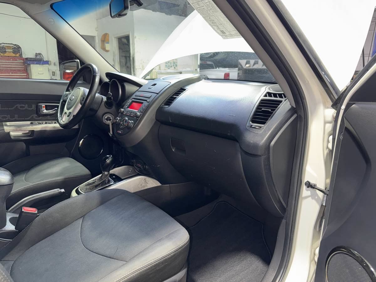 Used 2012 Kia Soul + FWD image 21