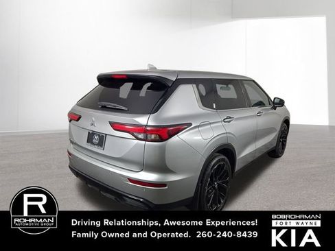 Used 2022 Mitsubishi Outlander SE image 6