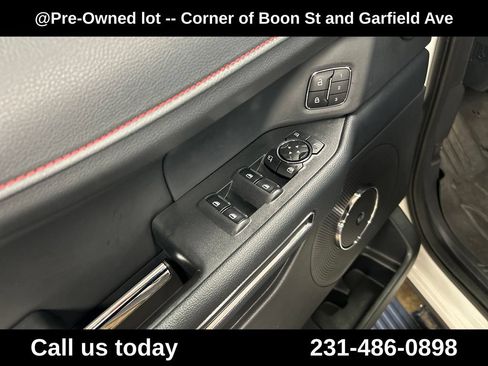 Used 2024 Ford Expedition Limited AWD/4WD image 16