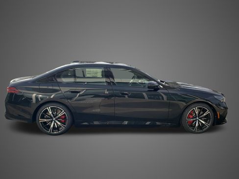 New 2026 BMW 550e xDrive w/ Premium Package image 5
