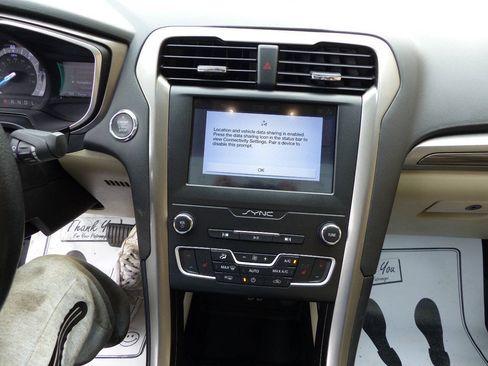 Used 2019 Ford Fusion SEL FWD image 32