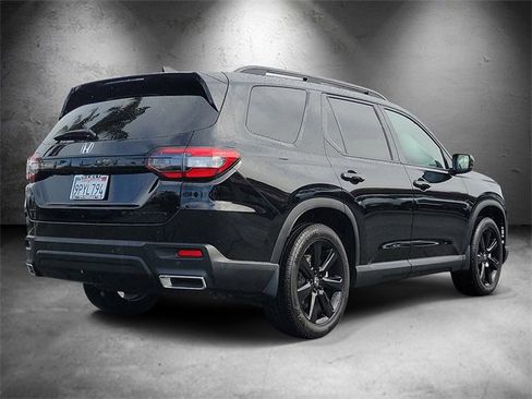 Used 2025 Honda Pilot Black Edition image 3
