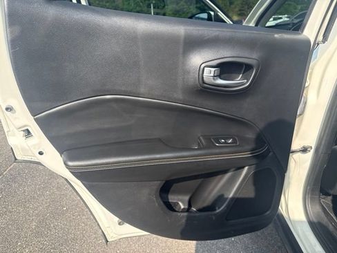 Used 2019 Jeep Compass Latitude AWD/4WD image 19