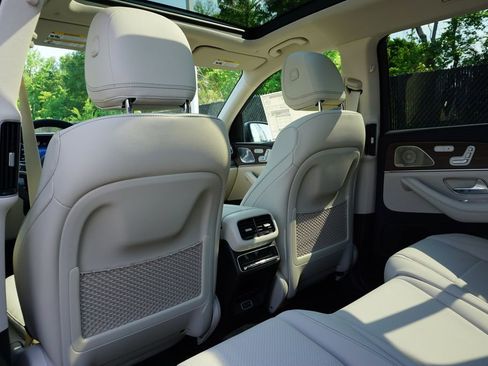 New 2026 Mercedes-Benz GLS 450 4MATIC image 29