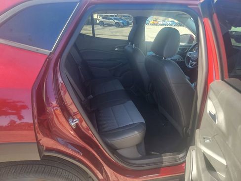 Used 2025 Chevrolet Trax LT w/ LT Convenience Package image 7