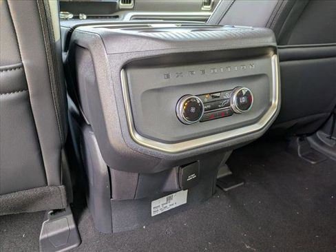 New 2025 Ford Expedition Platinum w/ Driver's Package image 17