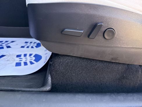 Used 2020 Tesla Model Y Performance image 12