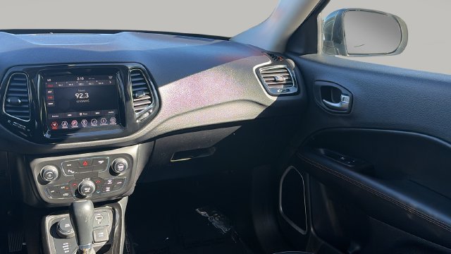 Used 2018 Jeep Compass Limited w/ Safe & Security Group AWD/4WD image 16
