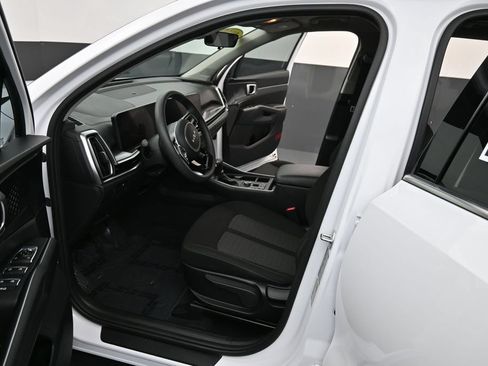 Used 2025 Kia Sorento LX FWD image 11