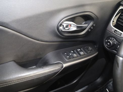 Used 2019 Jeep Cherokee Limited AWD/4WD image 31