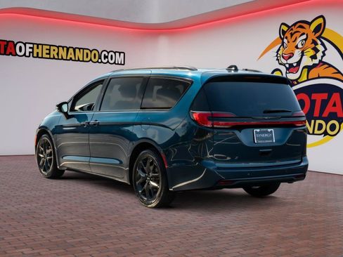 Used 2025 Chrysler Pacifica Limited FWD image 8