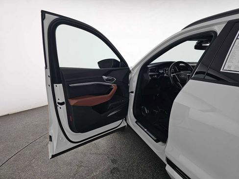 Used 2022 Audi e-tron Chronos w/ Chronos Package image 19