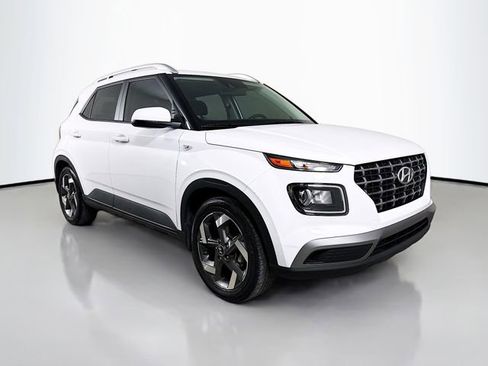 Used 2022 Hyundai Venue SEL FWD image 3