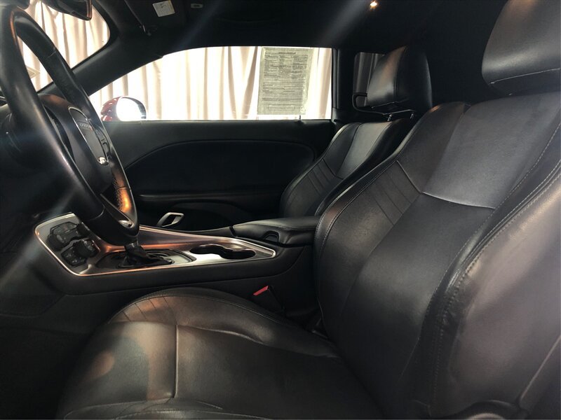 Used 2018 Dodge Challenger SXT RWD image 9
