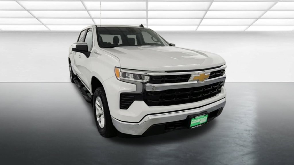 Used 2023 Chevrolet Silverado 1500 LT AWD/4WD image 2