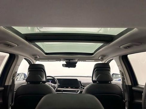 Used 2025 Kia Sportage EX w/ Premium Package image 24