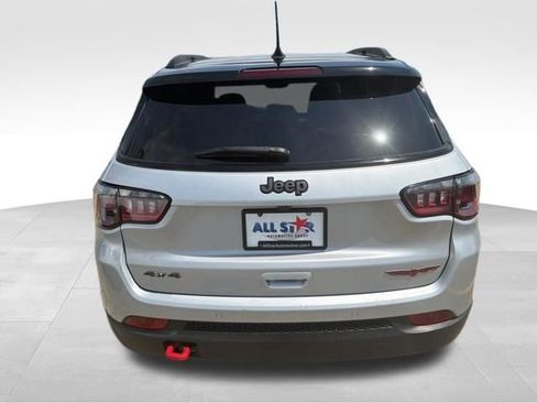 Used 2025 Jeep Compass Trailhawk AWD/4WD image 13