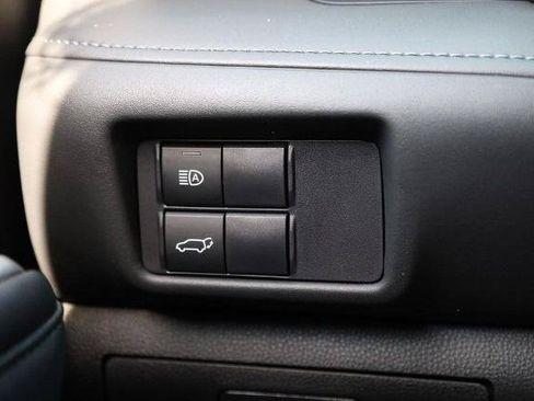 Used 2022 Toyota Highlander XLE AWD/4WD image 21