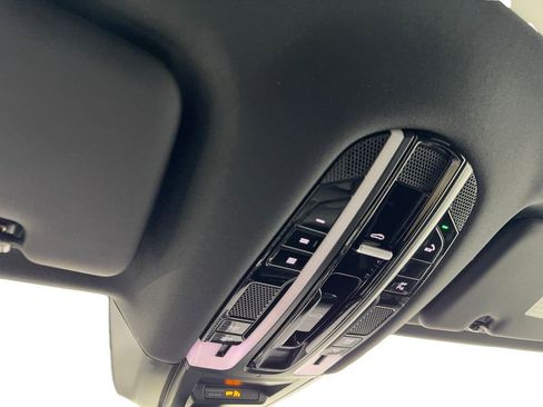 Used 2022 Porsche Cayenne image 72