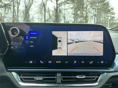 Used 2025 Chevrolet Equinox EV LT w/ Convenience Package image 18