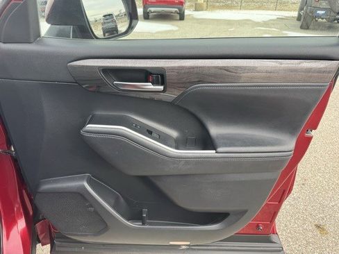 Used 2021 Toyota Highlander Platinum image 39