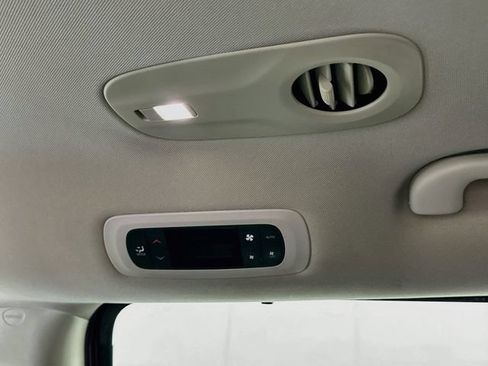 Used 2018 Chrysler Pacifica Touring-L FWD image 29