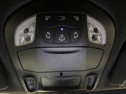 Used 2025 Chrysler Pacifica Limited image 26