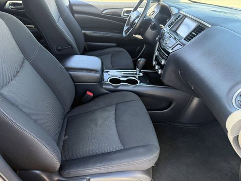 Used 2020 Nissan Pathfinder SV image 12