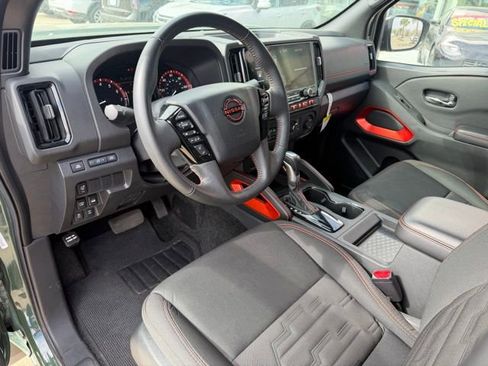 Used 2025 Nissan Frontier PRO-4X image 10