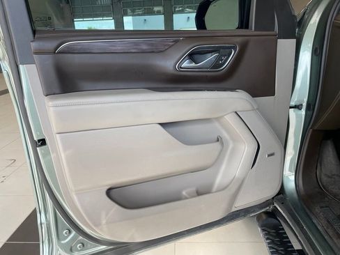 Used 2024 Chevrolet Tahoe Z71 w/ Luxury Package AWD/4WD image 9