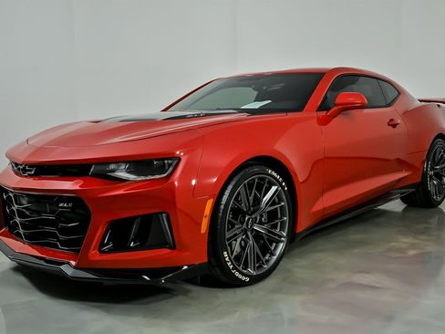Used 2022 Chevrolet Camaro ZL1 image 5