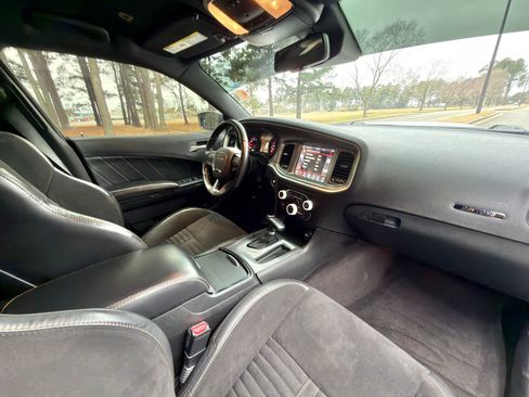 Used 2018 Dodge Charger R/T image 17