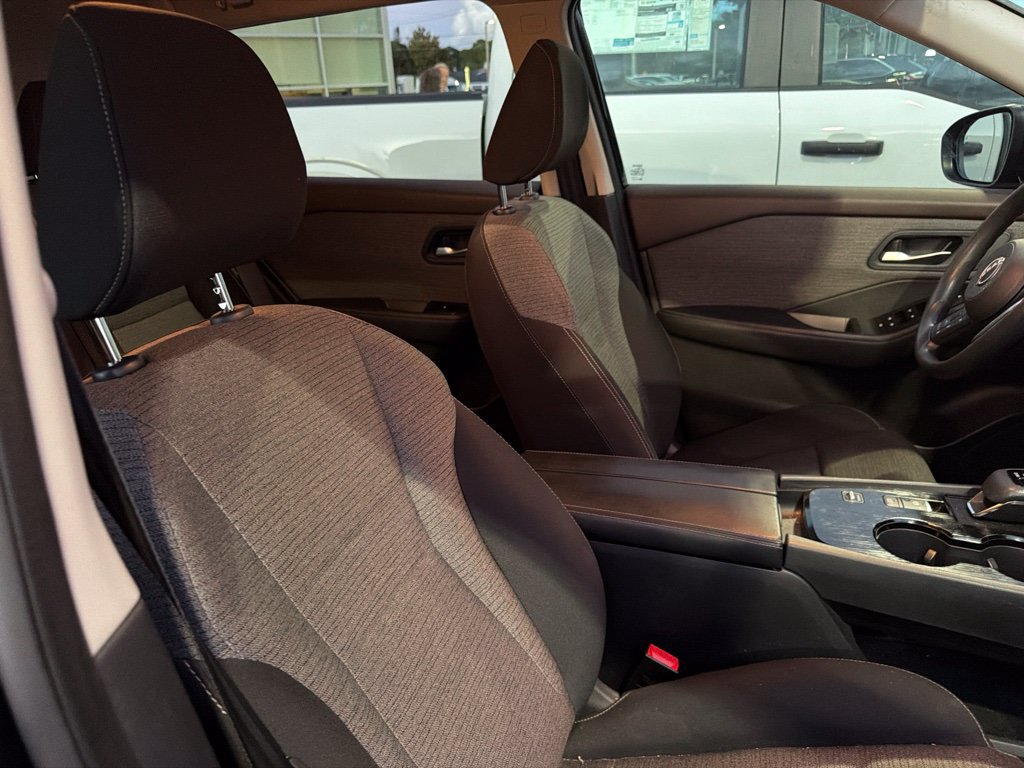 Used 2023 Nissan Rogue SV FWD image 9