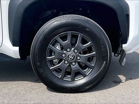 Used 2025 Toyota 4Runner SR5 AWD/4WD image 9