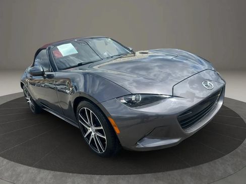 Used 2018 MAZDA MX-5 Miata Grand Touring RWD image 3