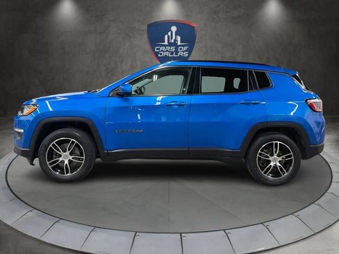 Used 2019 Jeep Compass Latitude w/ Cold Weather Group FWD image 2