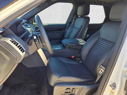 Used 2025 Land Rover Discovery S image 14