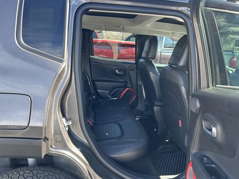 Used 2016 Jeep Renegade Trailhawk w/ Premium Trailhawk Package AWD/4WD image 11
