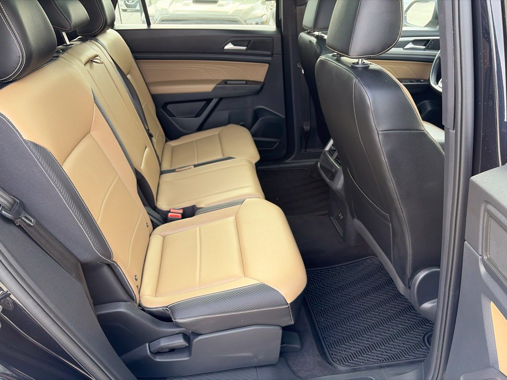 Used 2022 Volkswagen Atlas Cross Sport SEL R-Line w/ Cross Sport MDO Package AWD/4WD image 19
