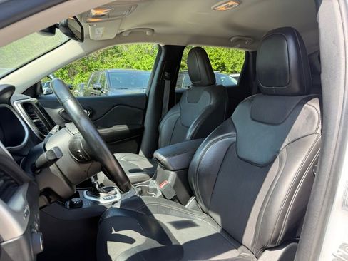Used 2018 Jeep Cherokee Latitude Plus w/ Comfort/Convenience Group AWD/4WD image 8
