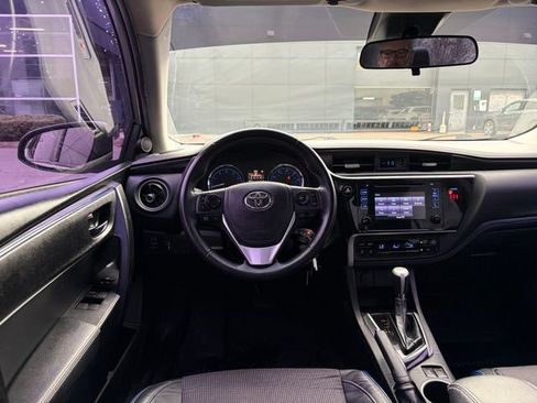 Used 2019 Toyota Corolla SE FWD image 3