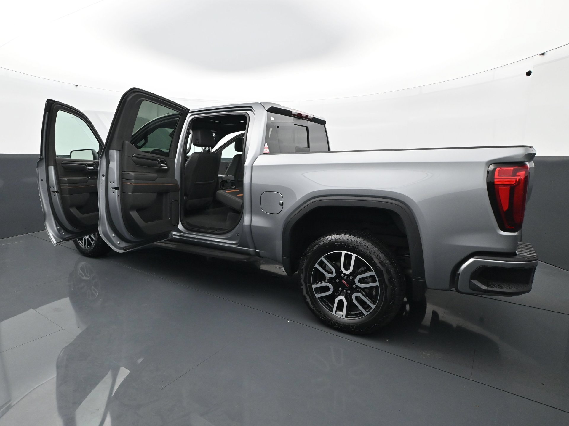 Used 2024 GMC Sierra 1500 AT4 w/ Technology Package AWD/4WD image 32