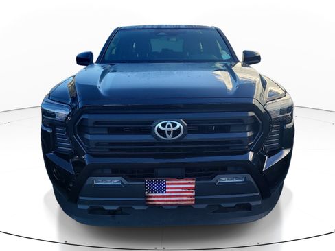 Used 2025 Toyota Tacoma SR5 RWD image 2