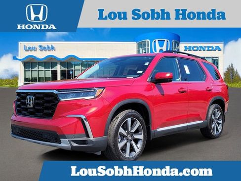 Certified 2025 Honda Pilot Touring image 1