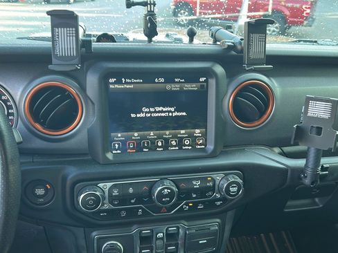 Used 2021 Jeep Gladiator Mojave AWD/4WD image 15