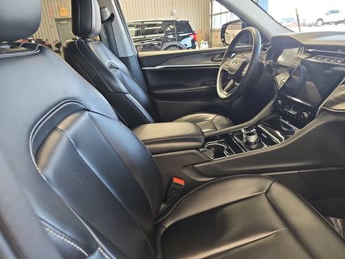 Used 2023 Jeep Grand Cherokee L Limited AWD/4WD image 32